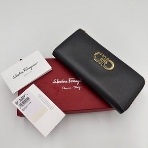 -FERRAGAMO
Dark Gray Leather Zip Around Wallet Excellent condition.